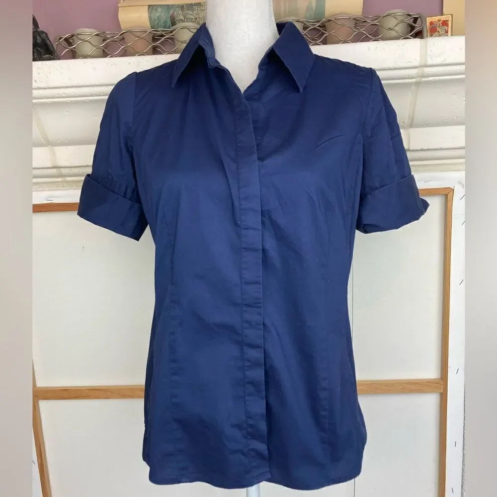 Ann Taylor navy fitted short sleeved blouse w/custom French cufflinks included🌹